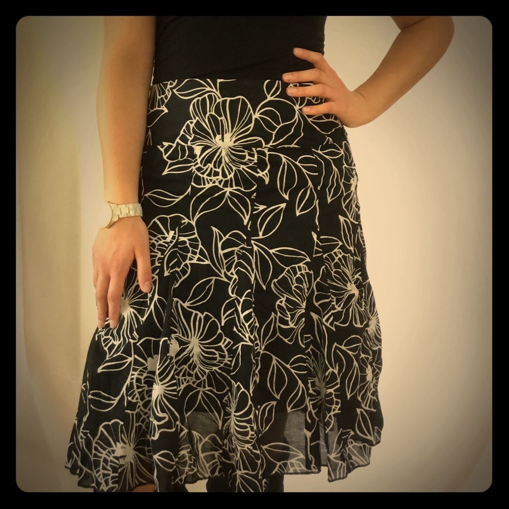 Apt 9 Black & White Floral Skirt Size 6